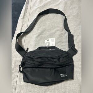 Black Lululemon All day essential belt bag 2.5L